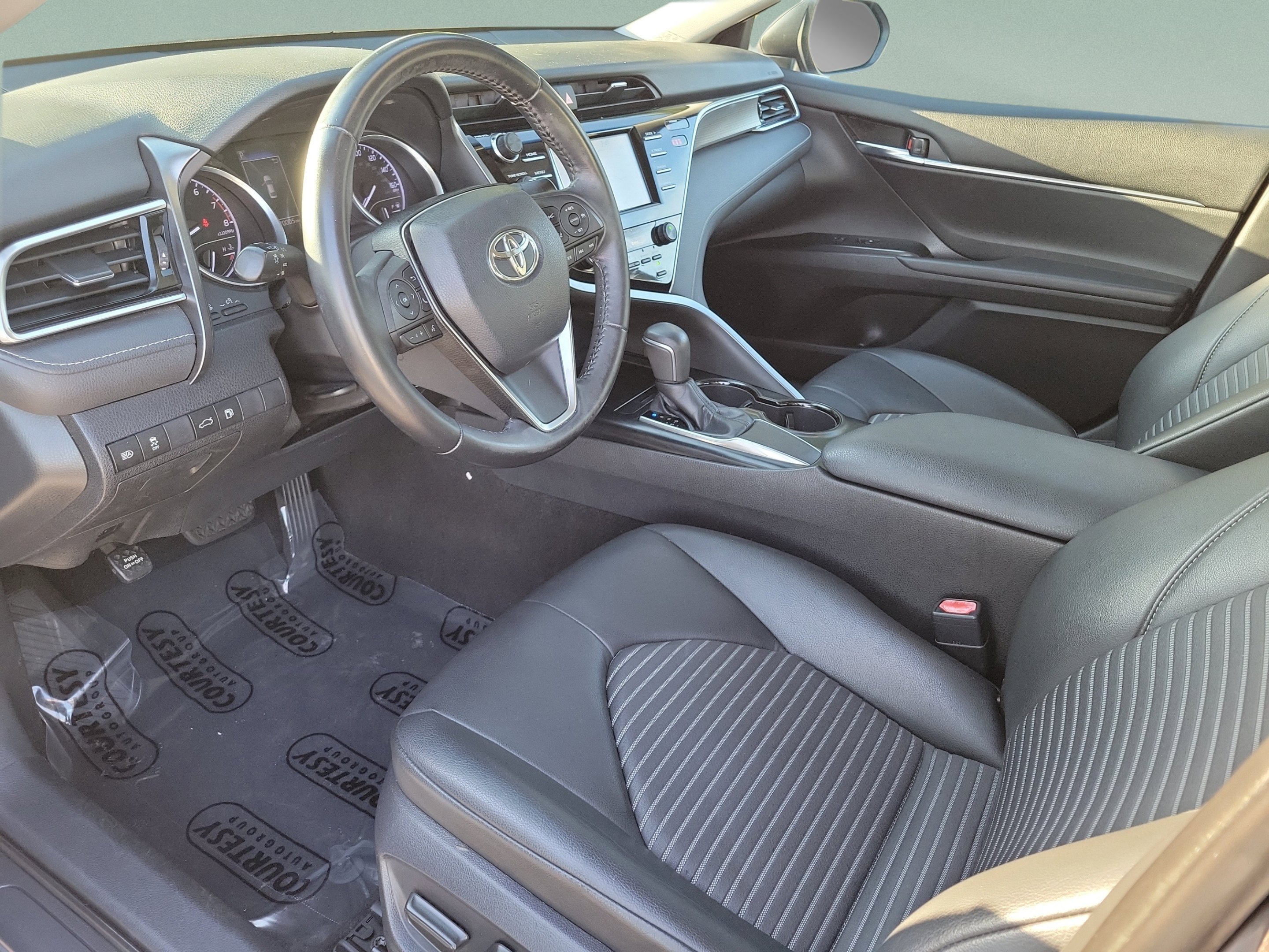 Used 2018 Toyota Camry SE FWD image 15