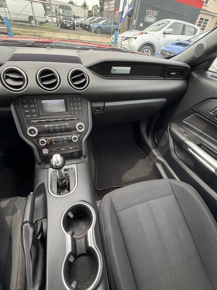 Used 2018 Ford Mustang Coupe RWD image 17