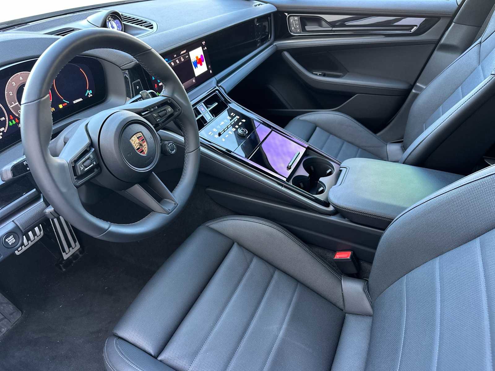 Used 2025 Porsche Panamera 4 RWD image 4