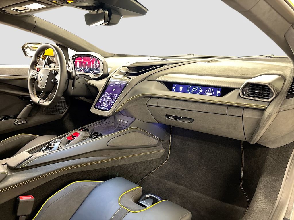 Used 2025 Lamborghini Revuelto image 14