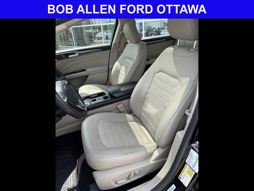 Used 2017 Ford Fusion SE w/ Fusion SE Technology Package AWD/4WD image 12