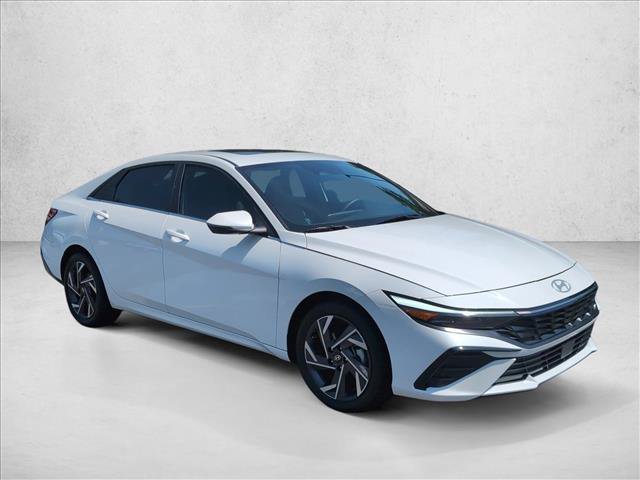 Certified 2025 Hyundai Elantra Limited FWD image 3