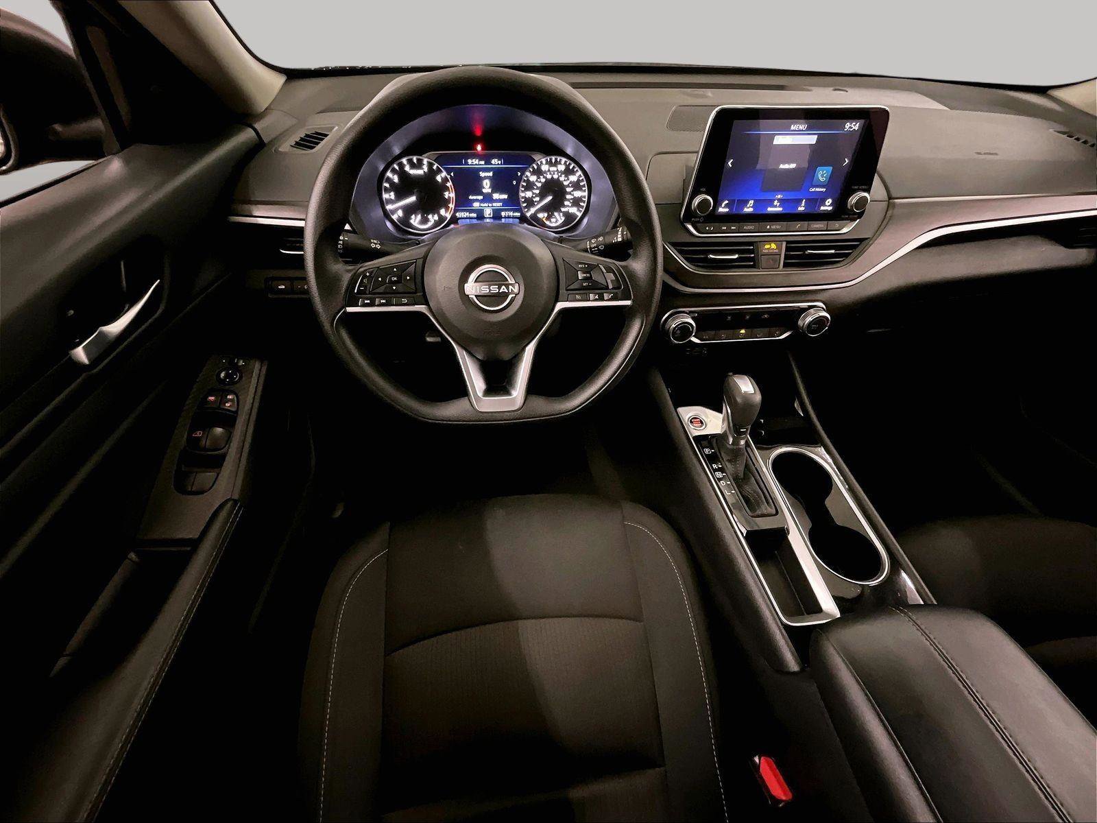 Used 2024 Nissan Altima 2.5 SV image 5