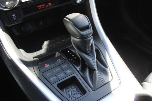 Used 2022 Toyota RAV4 XLE image 23