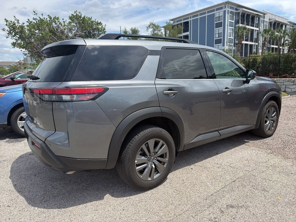 Used 2024 Nissan Pathfinder SV AWD/4WD image 3
