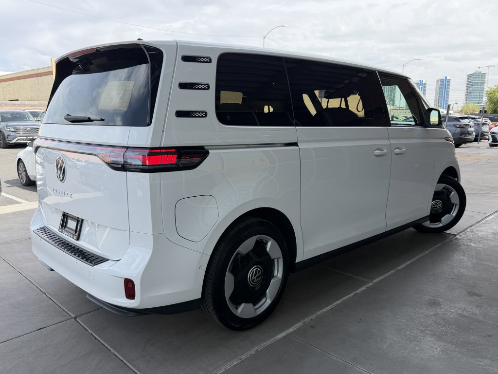 Used 2025 Volkswagen ID. Buzz Pro S RWD image 4