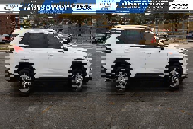 Used 2021 Toyota RAV4 LE image 9