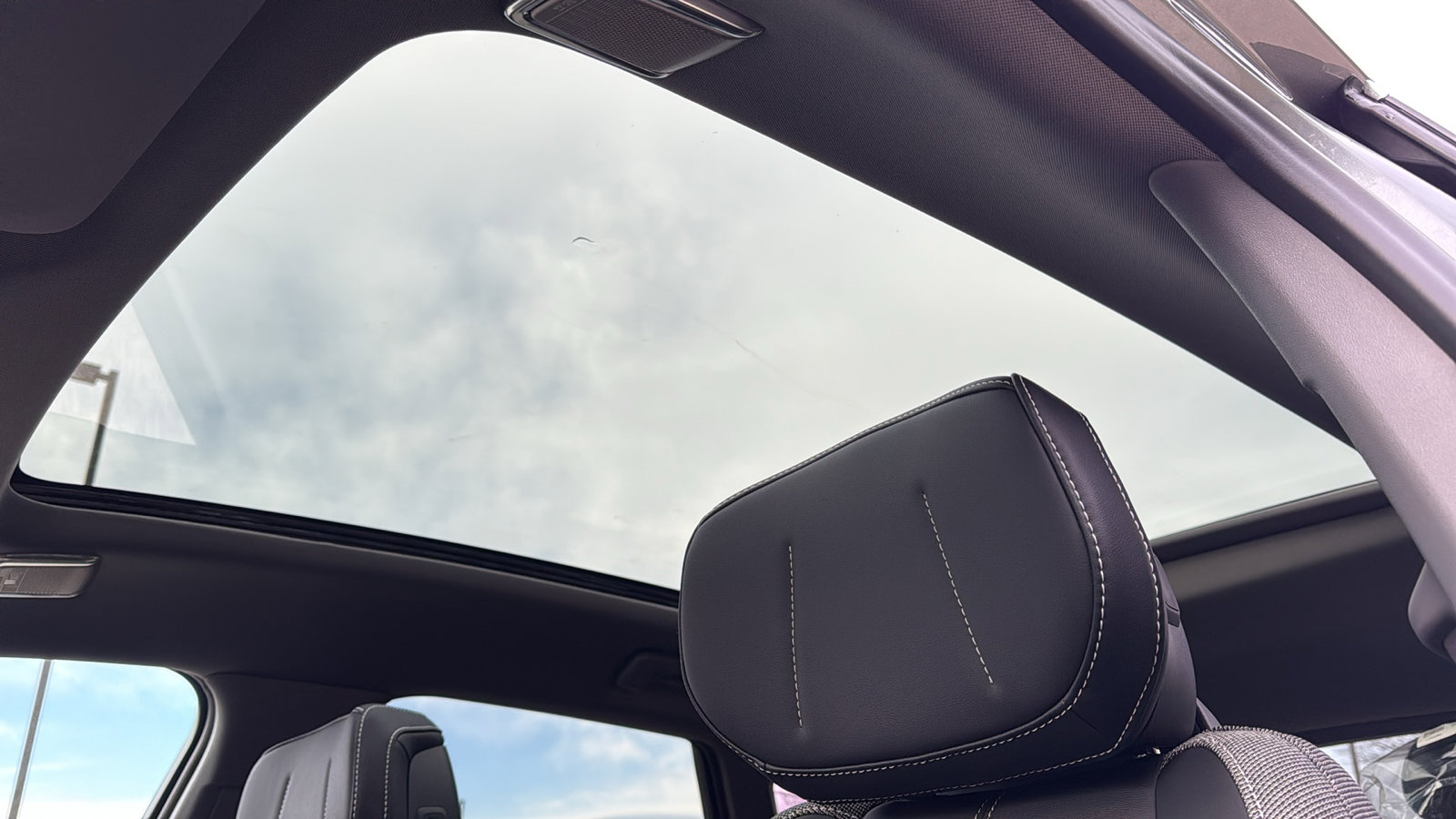 New 2026 Cadillac Optiq Luxury 1 image 27