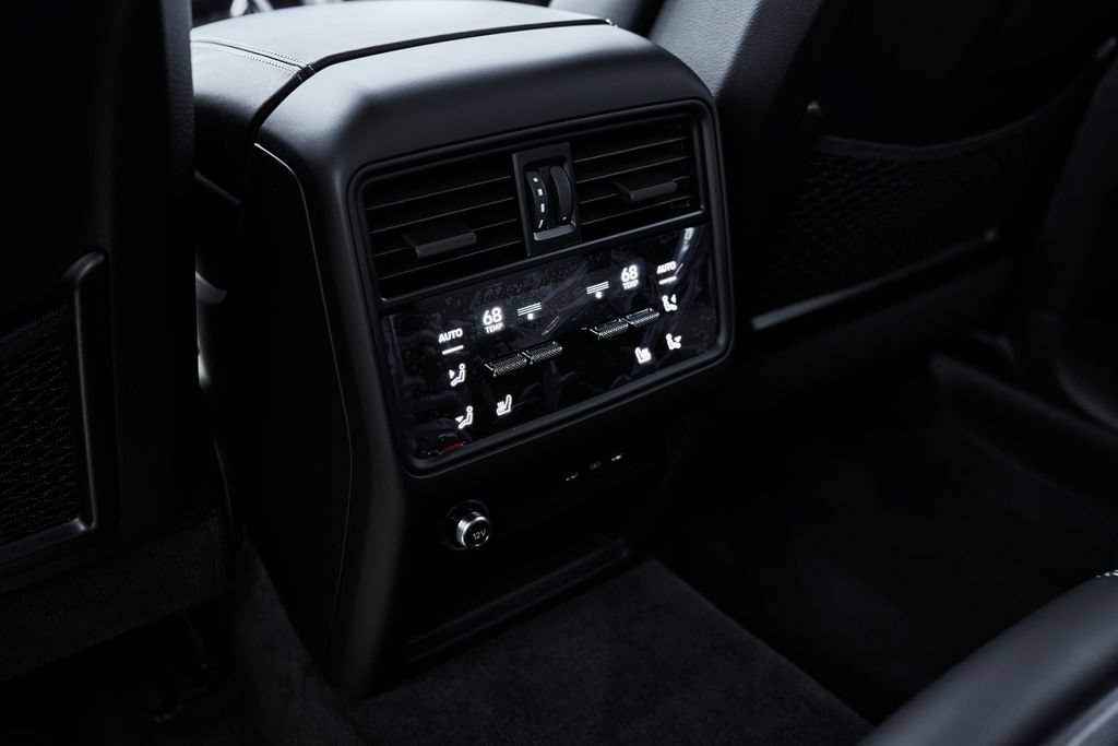 Used 2024 Porsche Cayenne Turbo GT AWD/4WD image 55