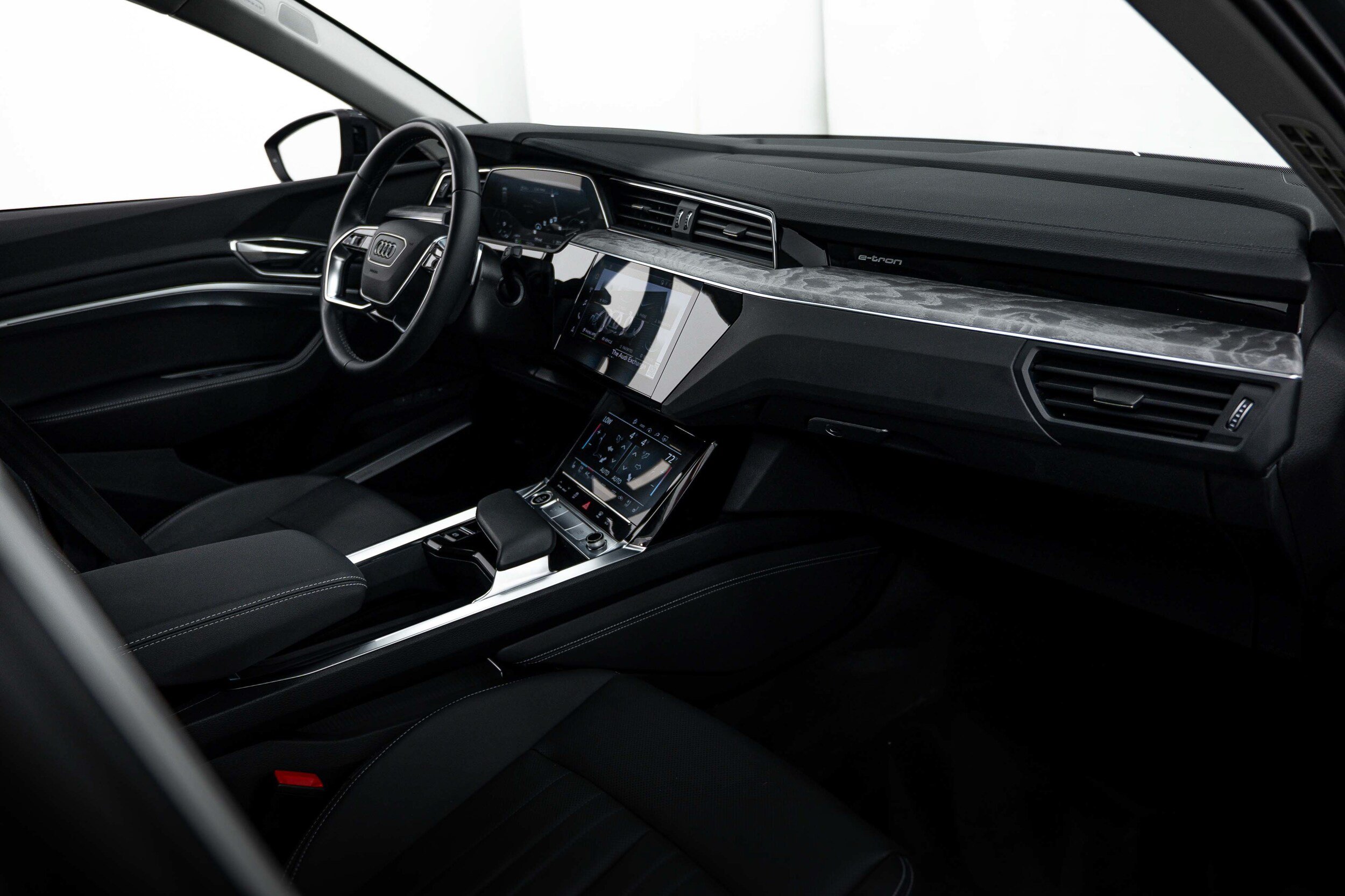 Certified 2024 Audi Q8 e-tron Premium Plus w/ Premium Plus Package AWD/4WD image 8