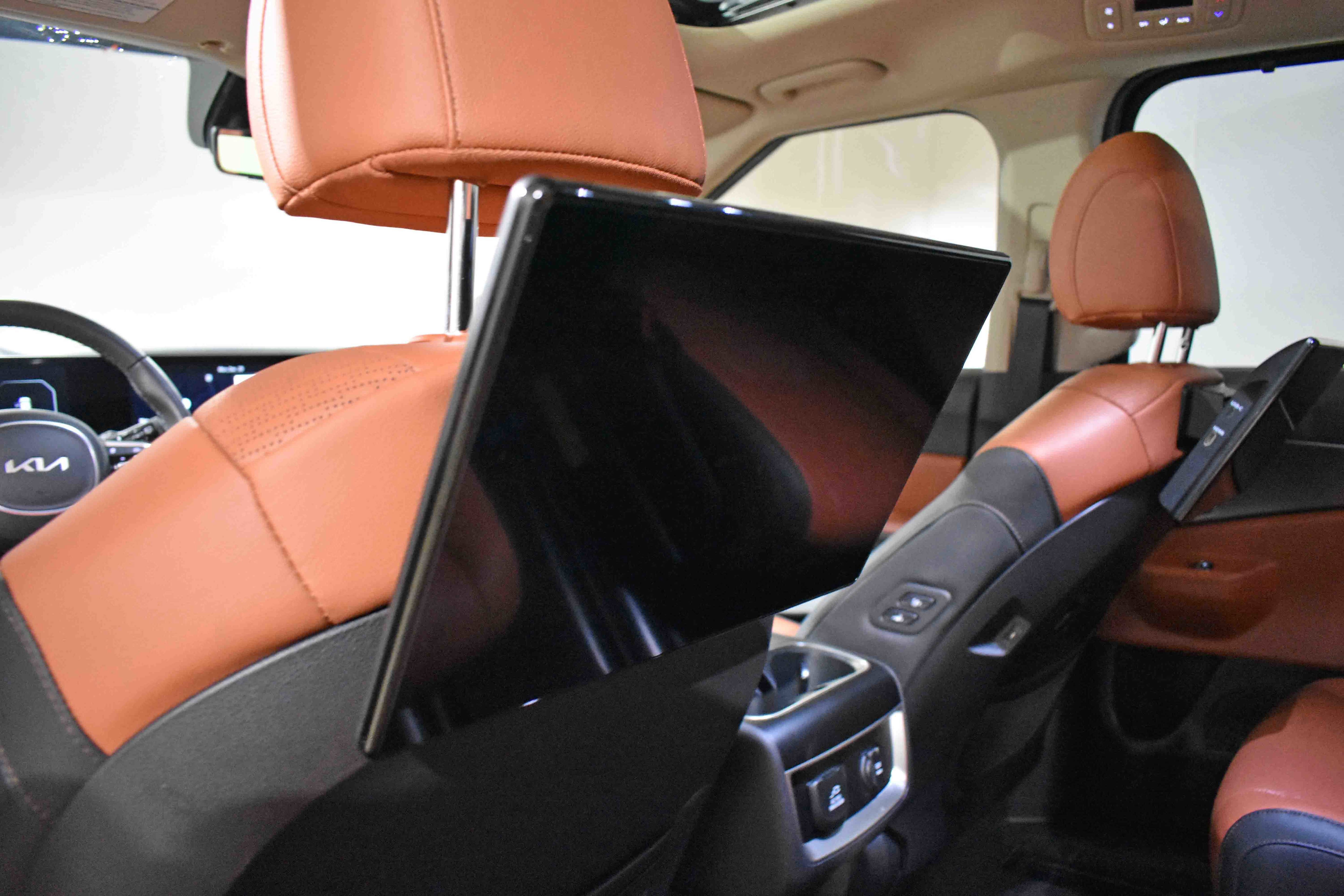 Used 2025 Kia Carnival SX Prestige image 29