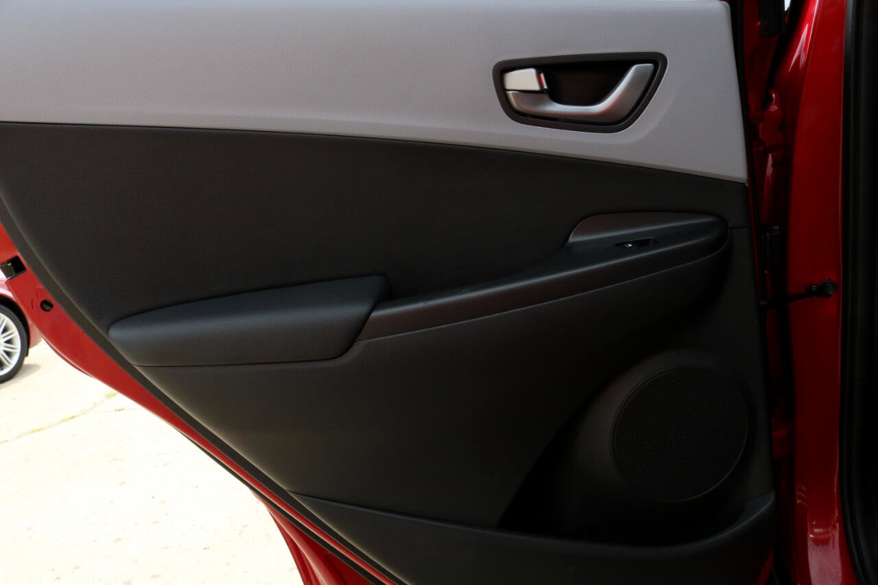 Used 2021 Hyundai Kona Limited w/ Winter Weather Package image 31