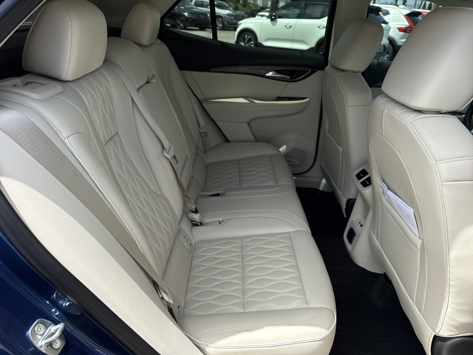 Used 2022 Buick Envision Avenir w/ Technology Package II FWD image 31