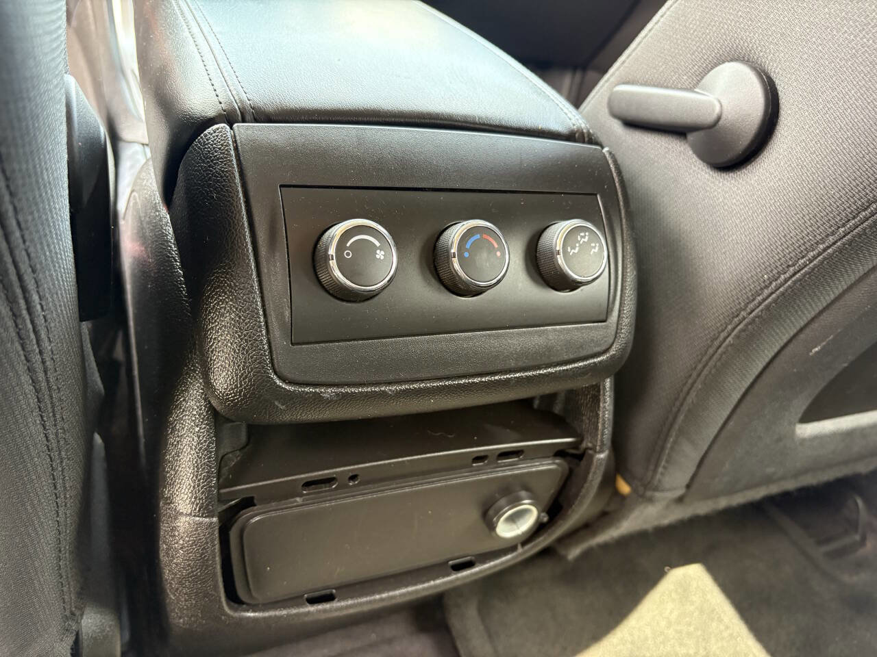 Used 2010 GMC Acadia SLE image 16