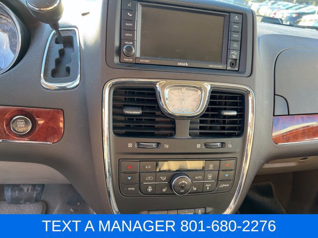Used 2014 Chrysler Town & Country Touring-L w/ Driver Convenience Group FWD image 19
