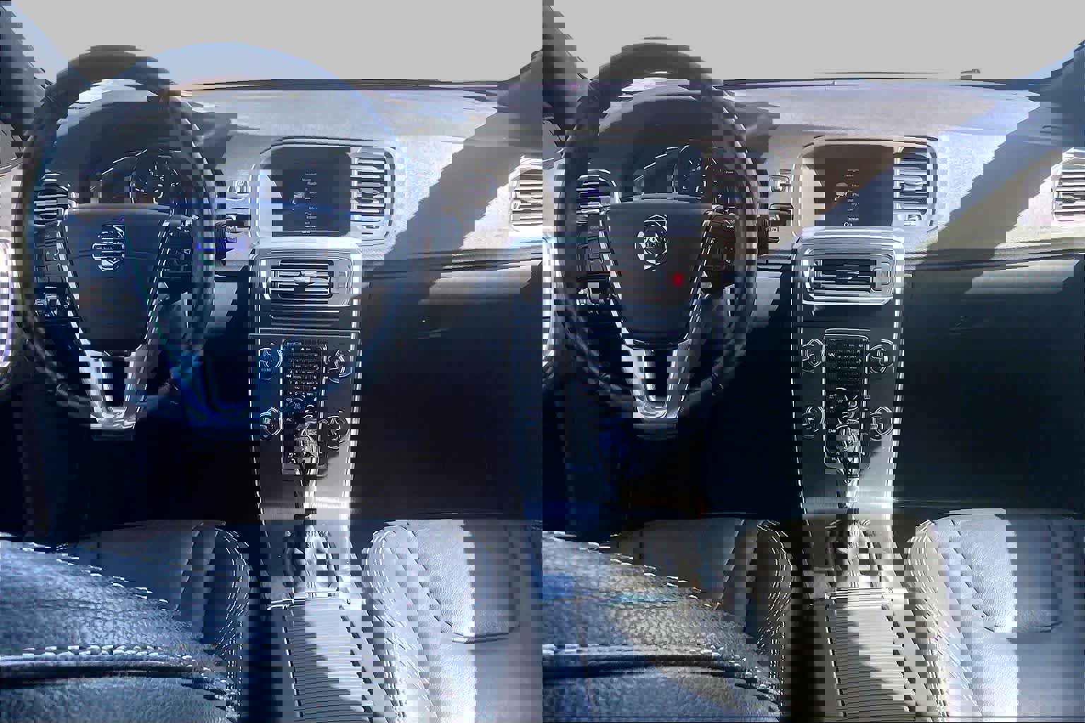 Used 2016 Volvo V60 T5 Premier w/ Convenience Package image 14