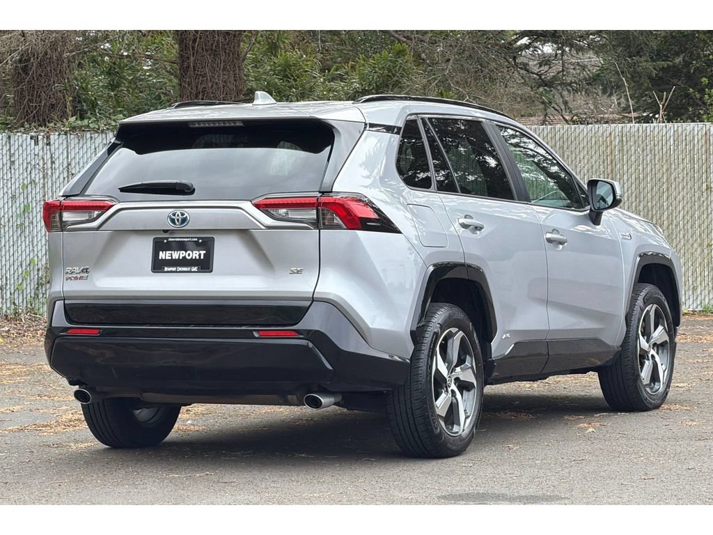 Used 2022 Toyota RAV4 SE w/ Weather & Moonroof Package AWD/4WD image 4