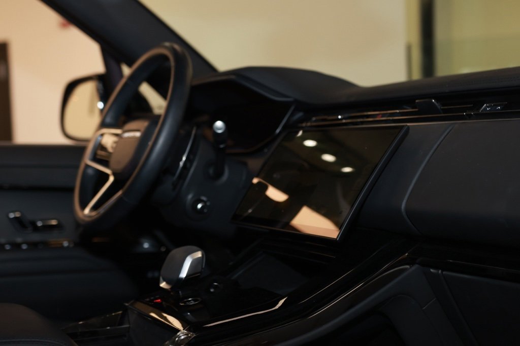 Used 2024 Land Rover Range Rover Sport SE image 17