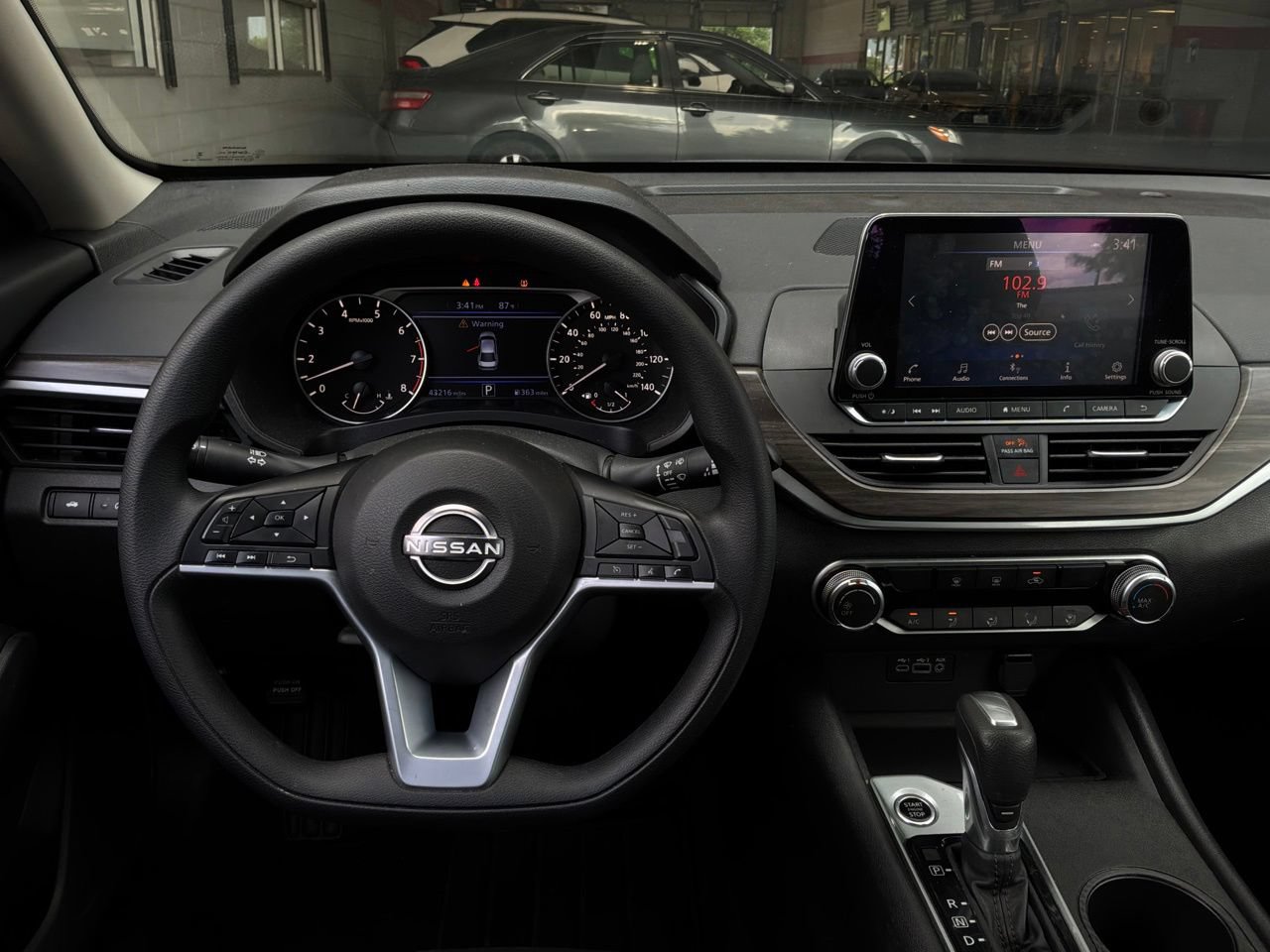 Used 2025 Nissan Altima 2.5 SV FWD image 14