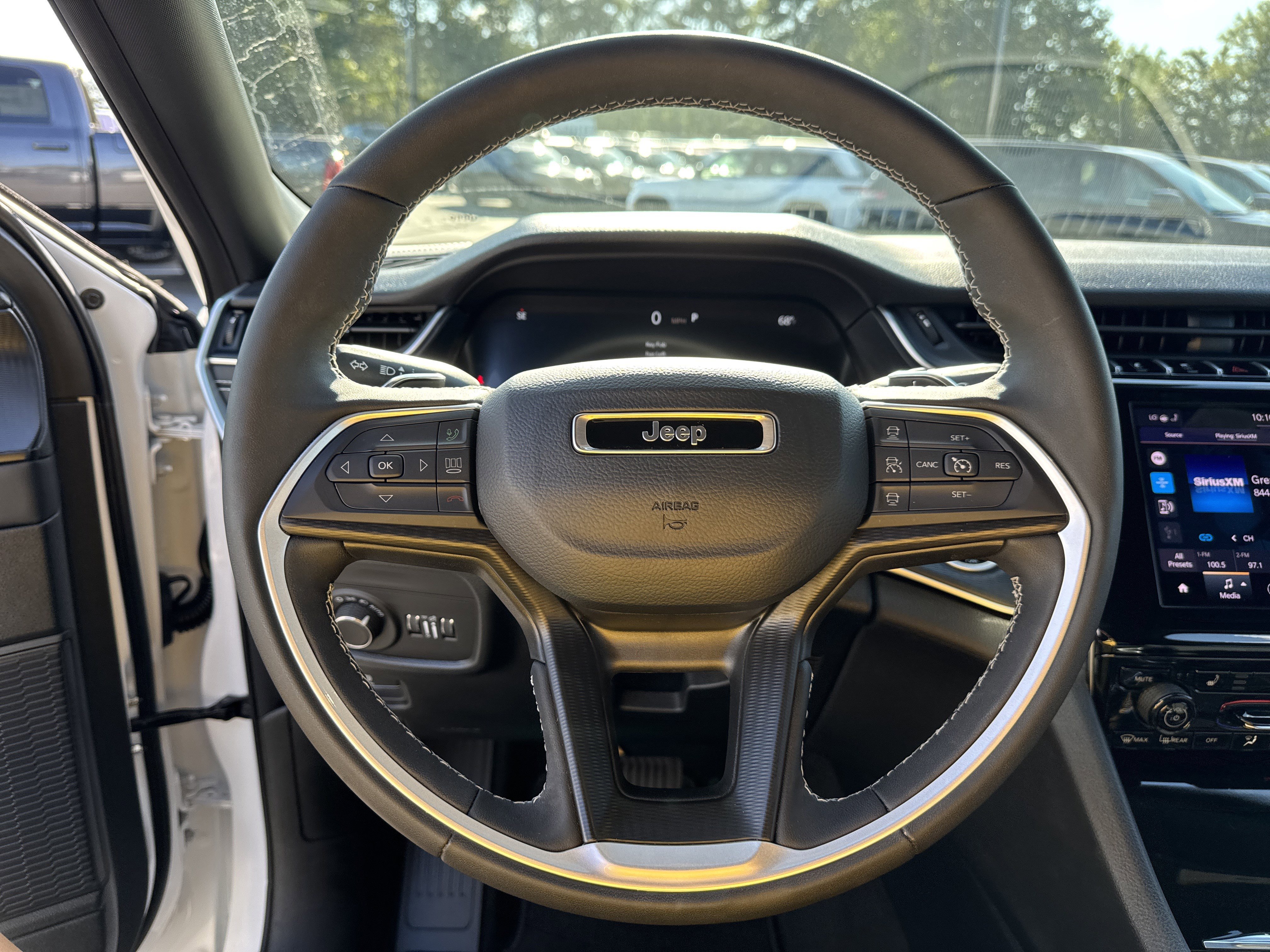 Used 2025 Jeep Grand Cherokee Laredo w/ Luxury Tech Group I image 28