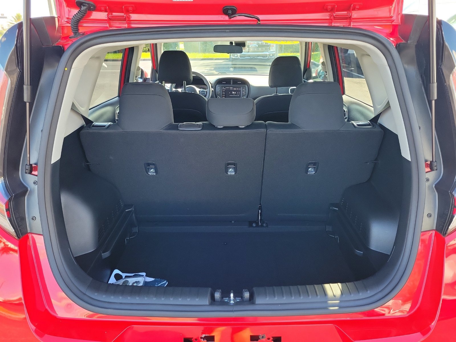 Used 2025 Kia Soul LX FWD image 7