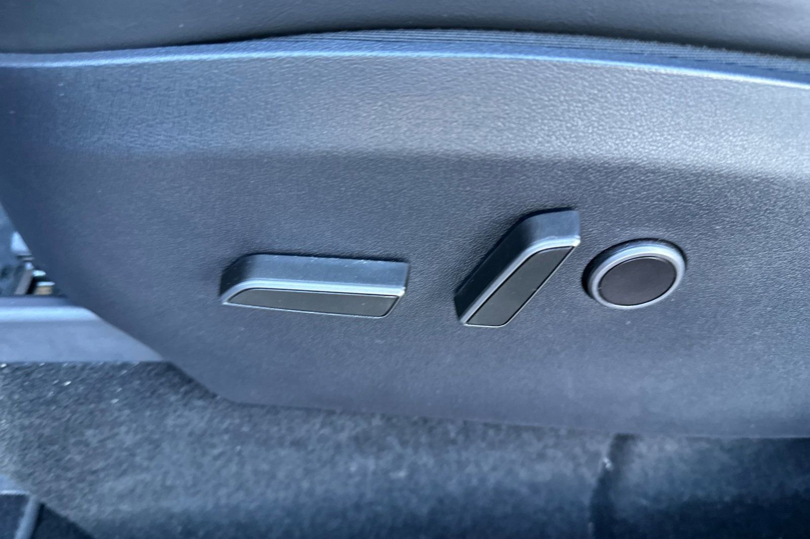 Used 2025 Tesla Model Y Long Range image 12