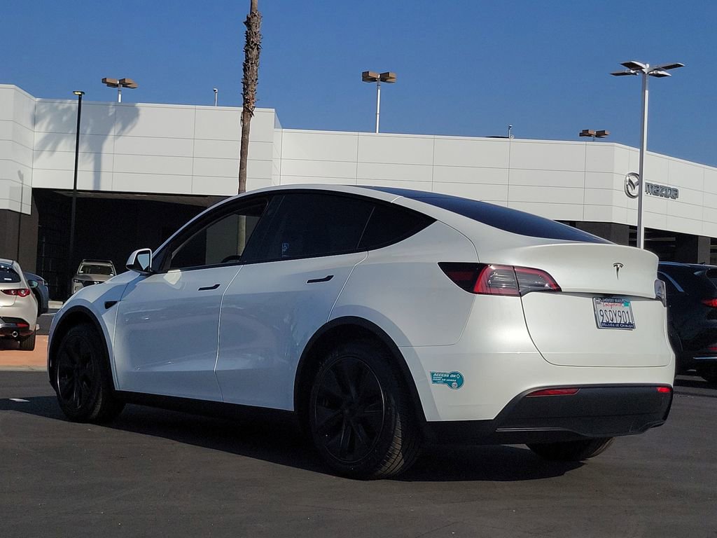 Used 2025 Tesla Model Y Long Range RWD image 2