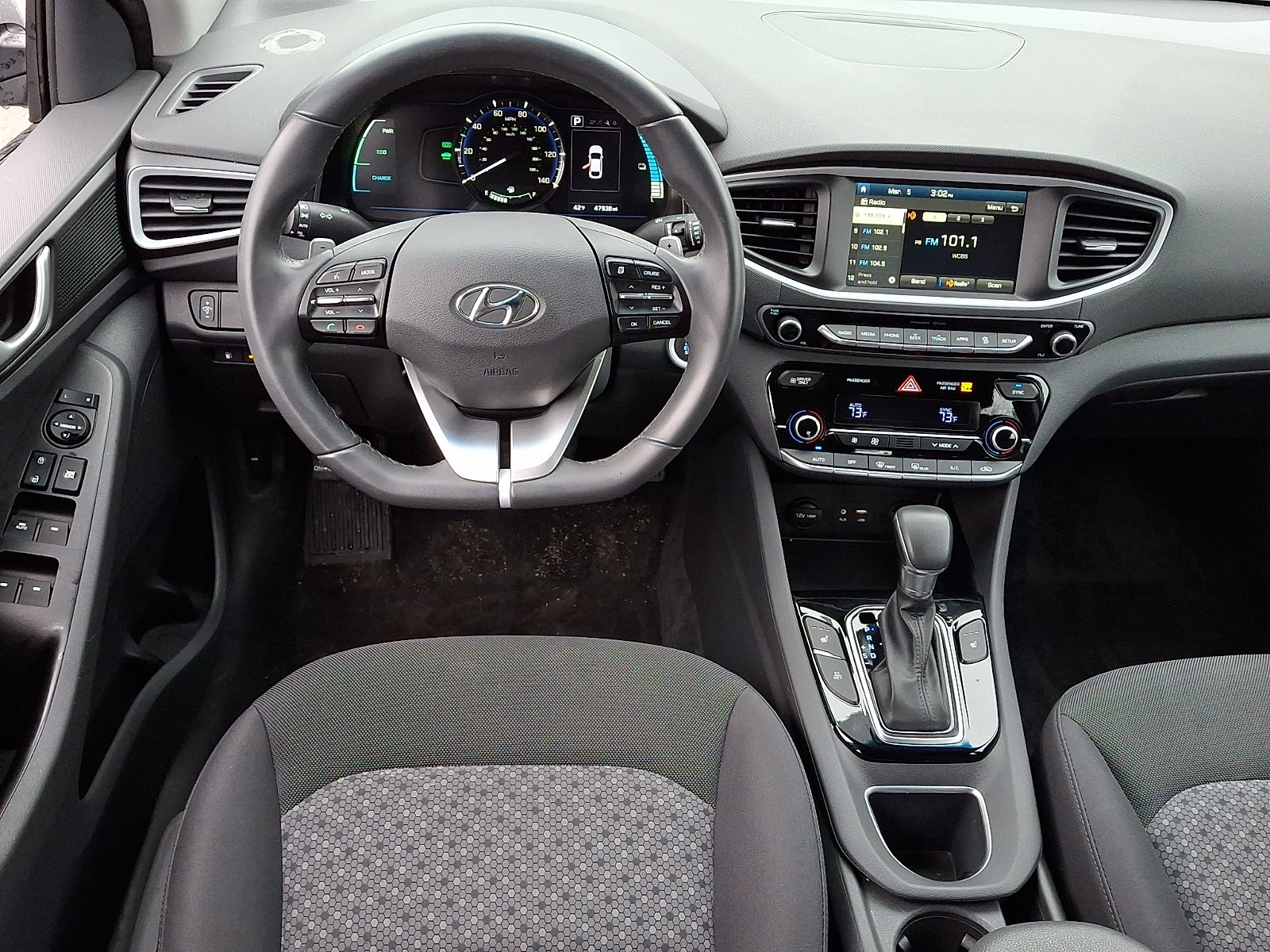 Used 2019 Hyundai Ioniq Plug-In Hybrid image 10
