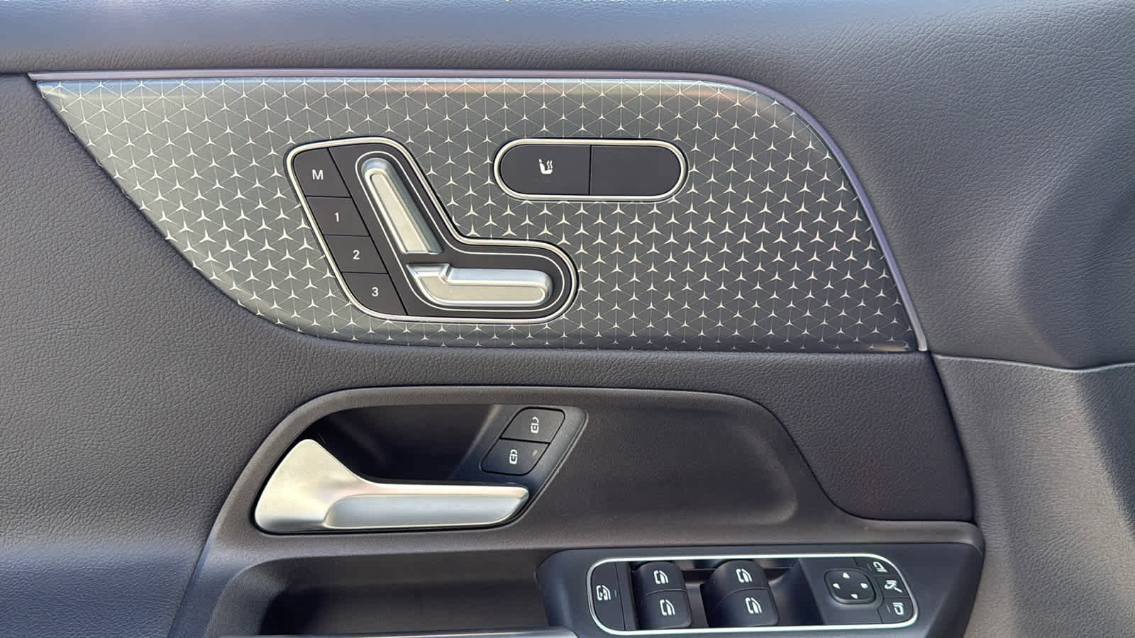 Certified 2025 Mercedes-Benz GLB 250 4MATIC image 21