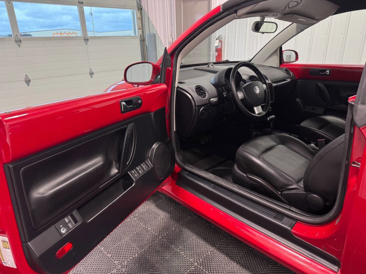 Used 2009 Volkswagen Beetle Convertible FWD image 5