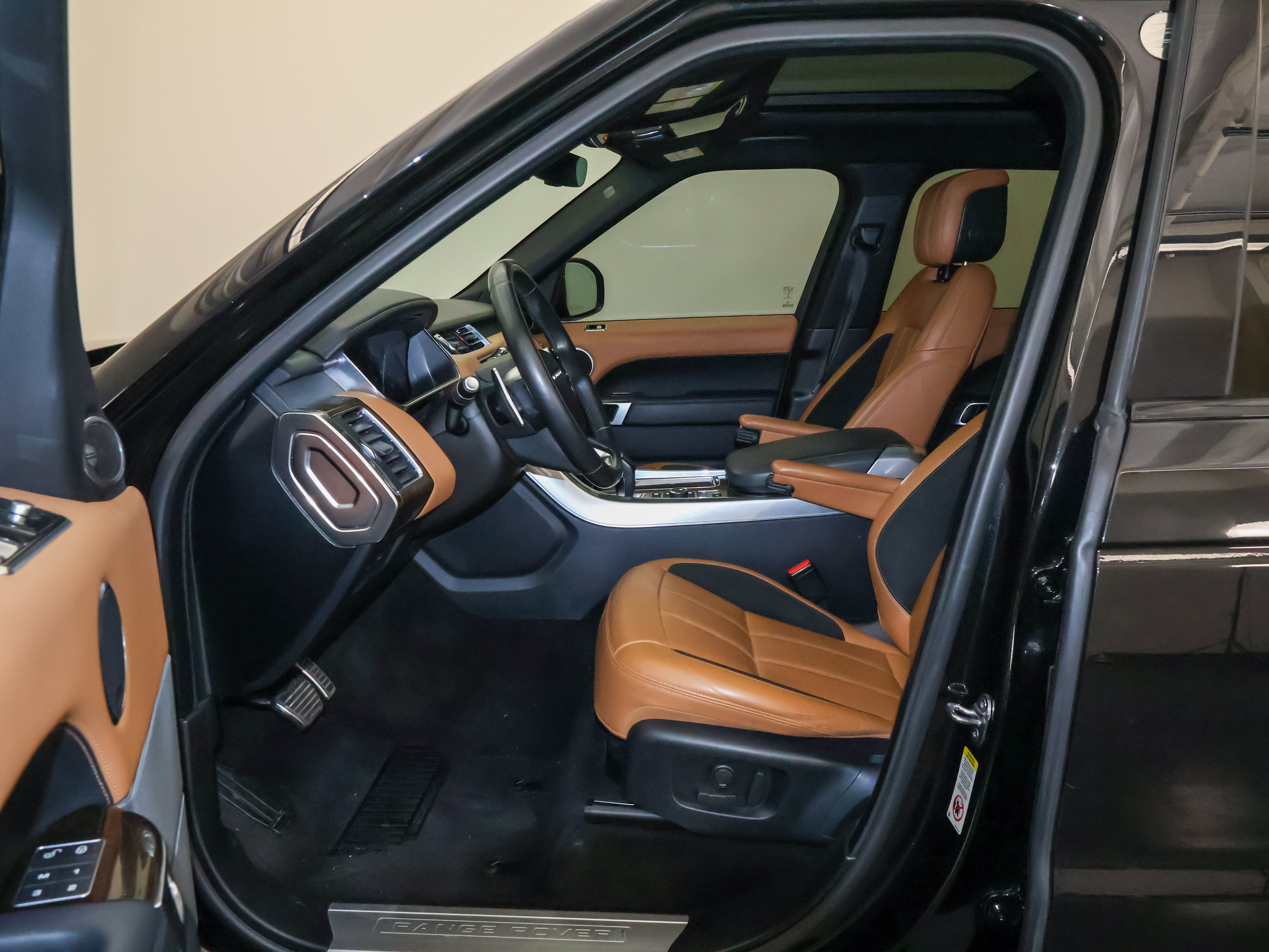 Used 2018 Land Rover Range Rover Sport Supercharged AWD/4WD image 15