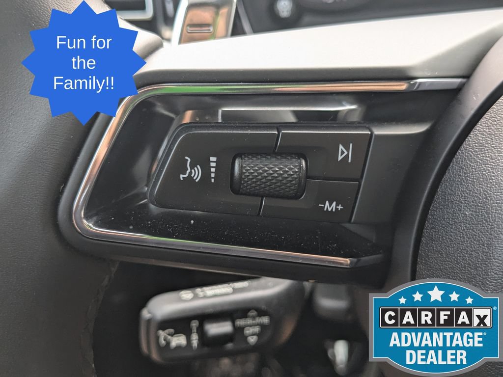Used 2025 Porsche Macan AWD/4WD image 11