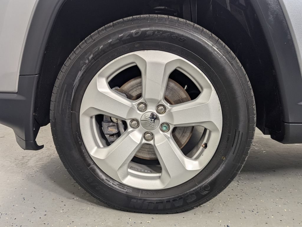 Used 2018 Jeep Compass Latitude w/ Cold Weather Group AWD/4WD image 9