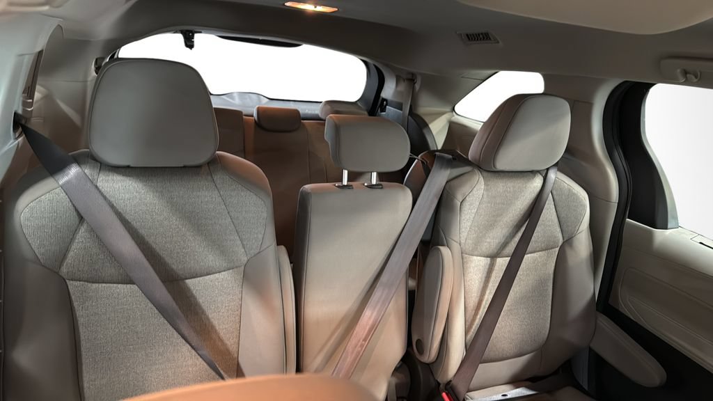 Used 2024 Toyota Sienna LE AWD/4WD image 12