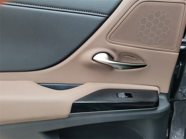 New 2025 Lexus ES 300h w/ Premium Package image 12