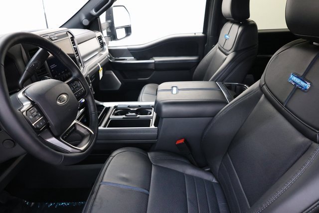 Used 2025 Ford F450 Platinum w/ FX4 Off-Road Package image 89