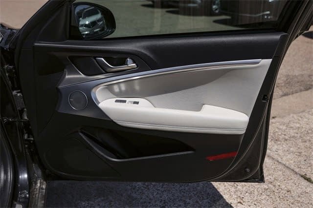 Used 2025 Genesis G70 3.3T Advanced image 33