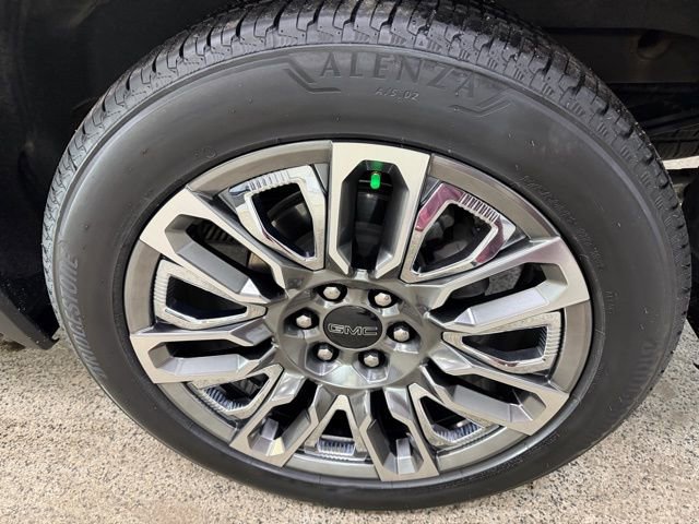 Used 2023 GMC Sierra 1500 Denali Ultimate image 9