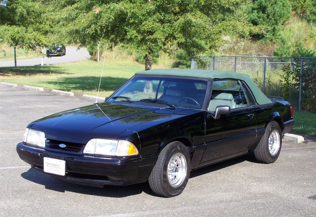 Used 1992 Ford Mustang LX image 1