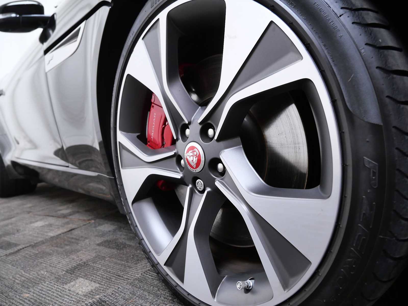 Used 2023 Jaguar F-TYPE Convertible RWD image 13