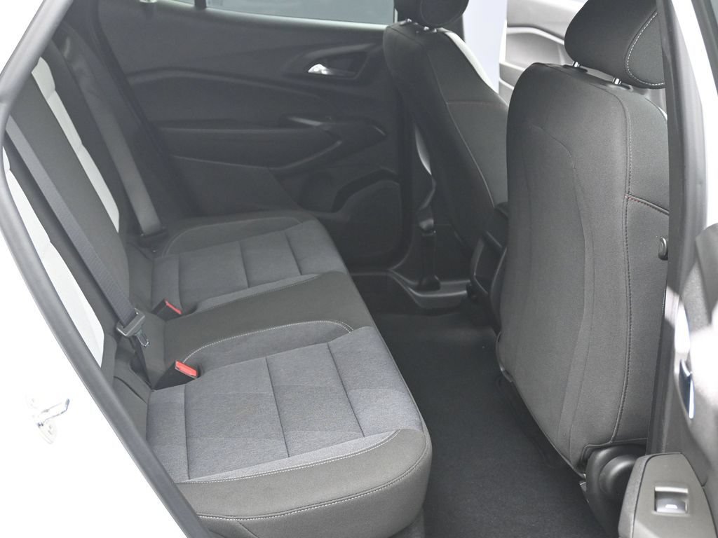 Used 2024 Chevrolet Trax RS FWD image 12