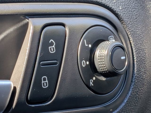 Used 2019 Volkswagen Beetle 2.0T S FWD image 25