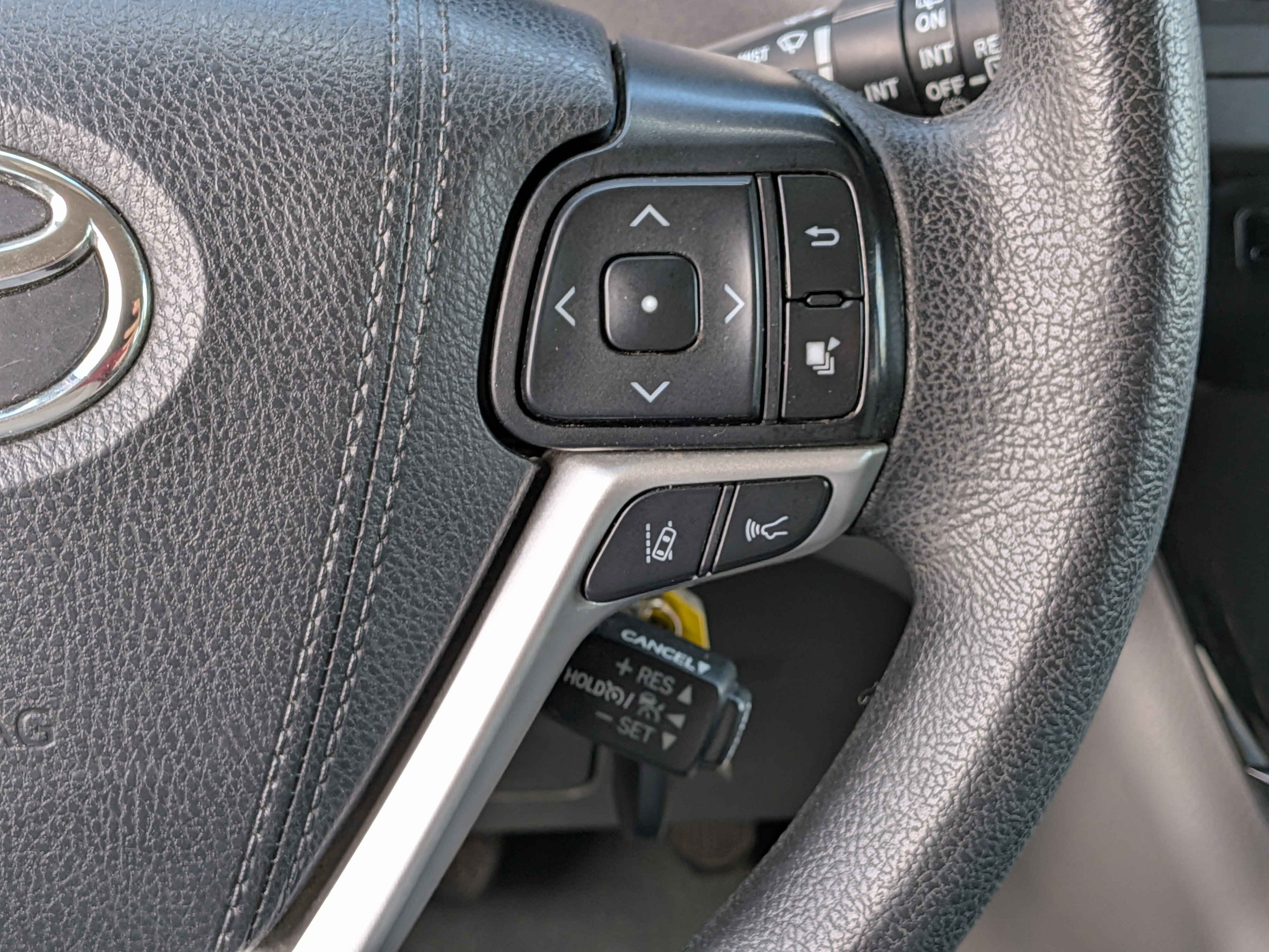 Used 2019 Toyota Sienna L w/ Carpet Mat Package FWD image 26