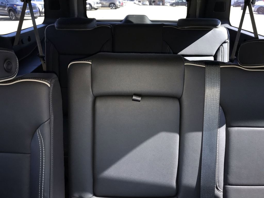 Used 2024 GMC Yukon XL SLT w/ SLT Luxury Package image 23