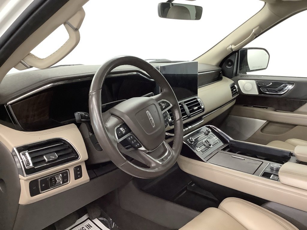 Used 2022 Lincoln Navigator Reserve image 13