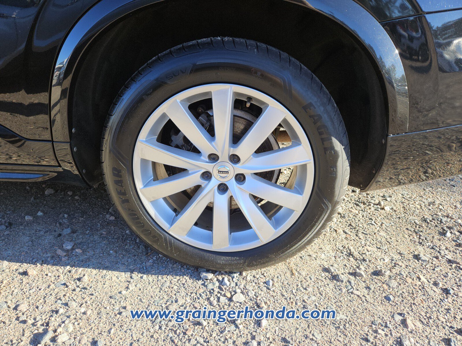 Used 2016 Volvo XC90 T6 Momentum w/ Momentum Plus Package AWD/4WD image 10