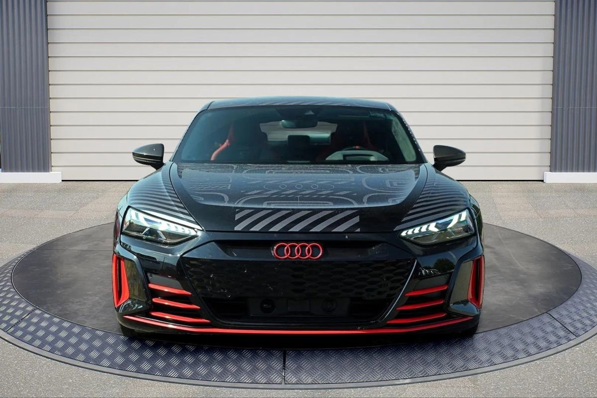 Used 2023 Audi RS e-tron GT image 2