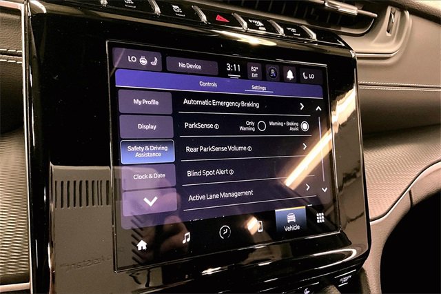 Used 2024 Jeep Grand Cherokee L Laredo image 33