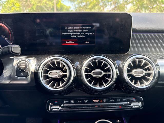 Used 2020 Mercedes-Benz GLB 250 w/ Premium Package image 33