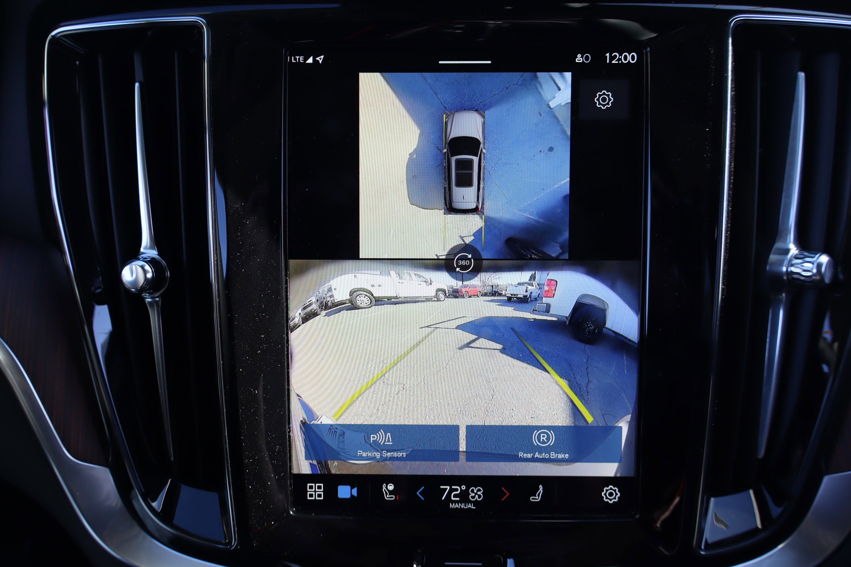 Used 2025 Volvo V60 B5 Cross Country Plus image 26